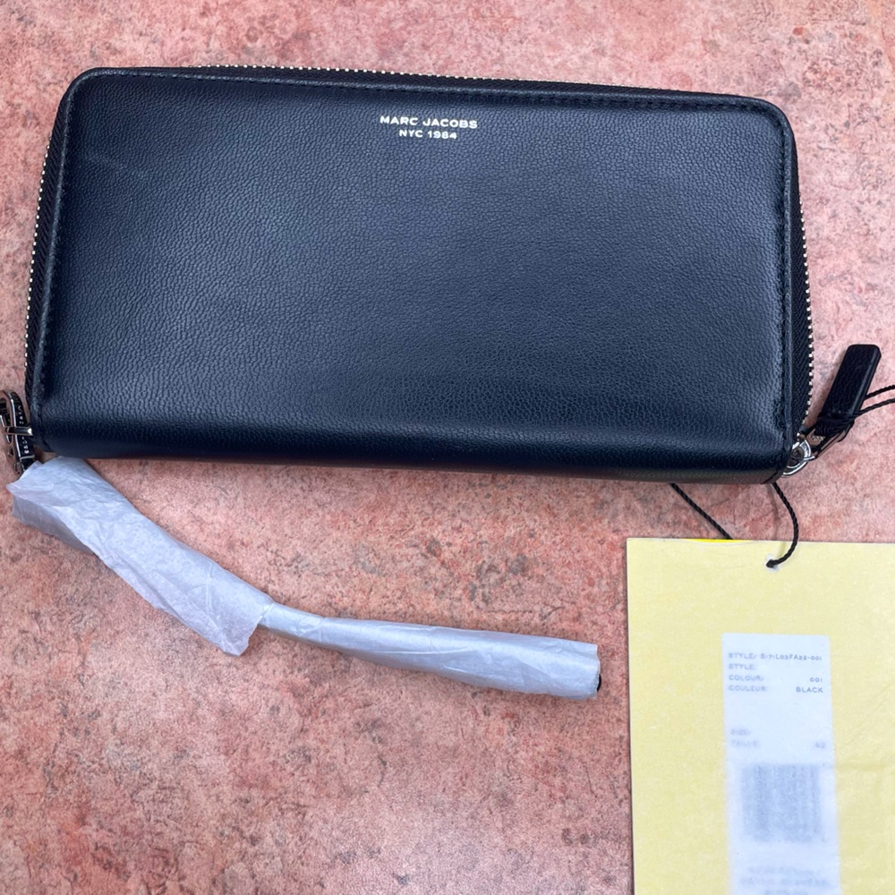 Marc Jacobs Black Wallet Wristlet